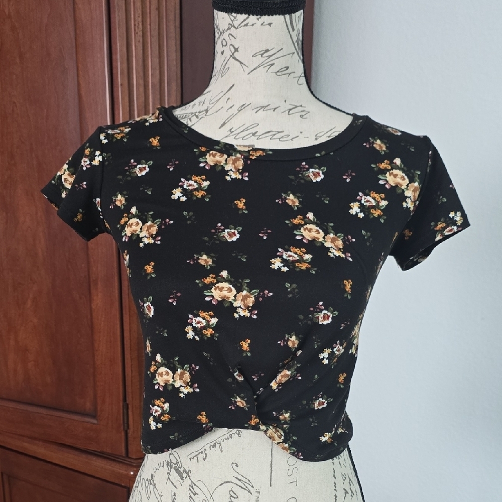 Black Cropped Fitted Short Sleeve Tee